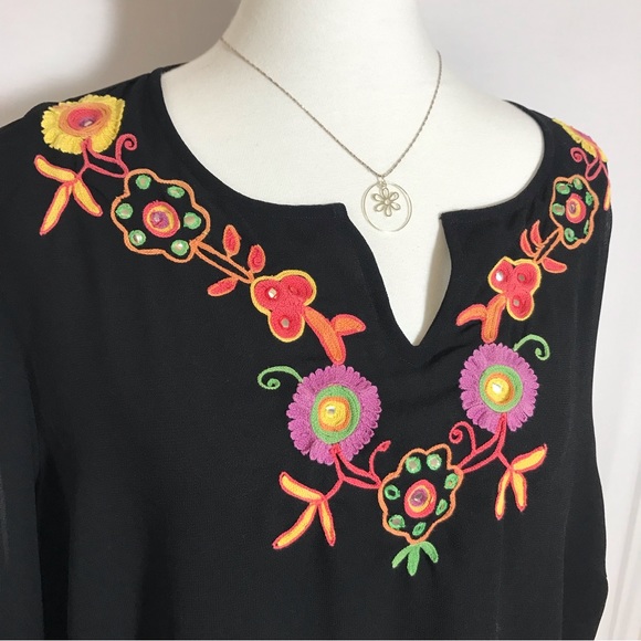Mirasol Woman Black Floral Embroidery Notch Neck Blouse - Sz: 2X - Picture 4 of 14